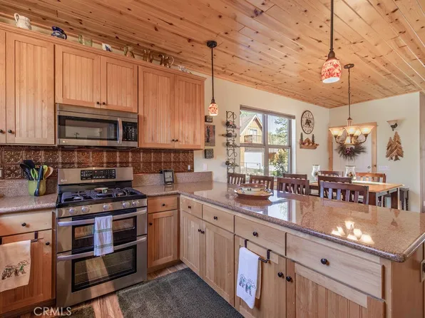 40272 Mahanoy Ln, Big Bear Lake, CA 92315