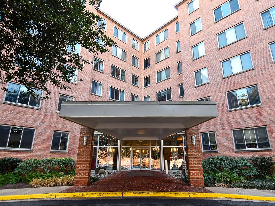 Main entrance to the Cardinal House
