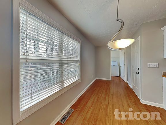 5th image of 1931 Amherst Ct SE