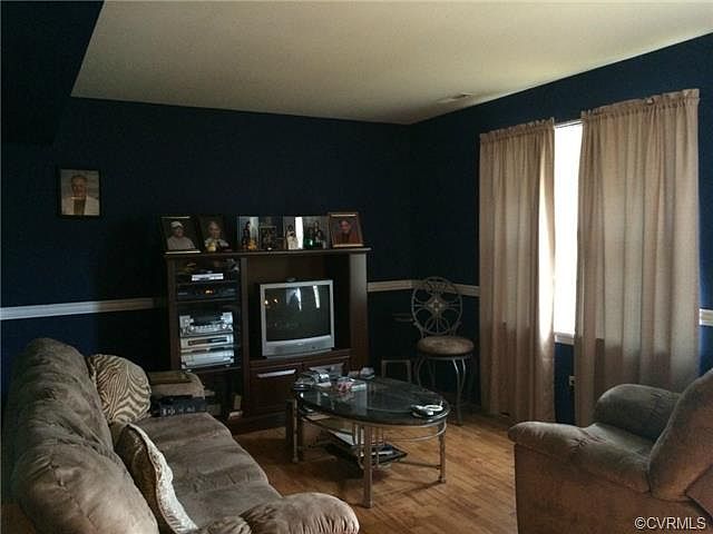2nd image of 425 Roxana Rd