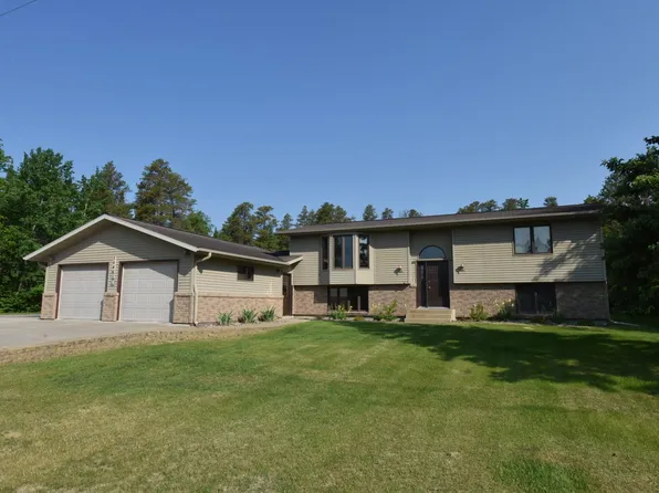 56461 Birchwood Dr, Warroad, MN 56763
