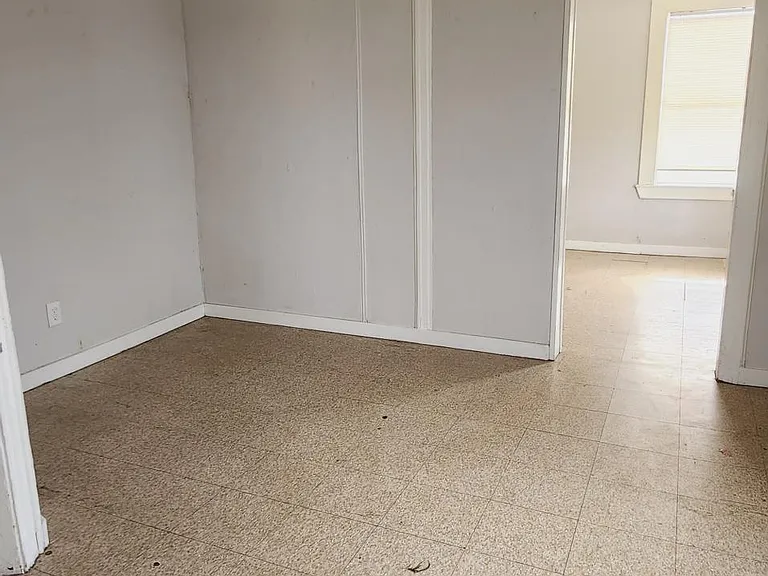 128 E Avenue D #1/2 — Photo 4