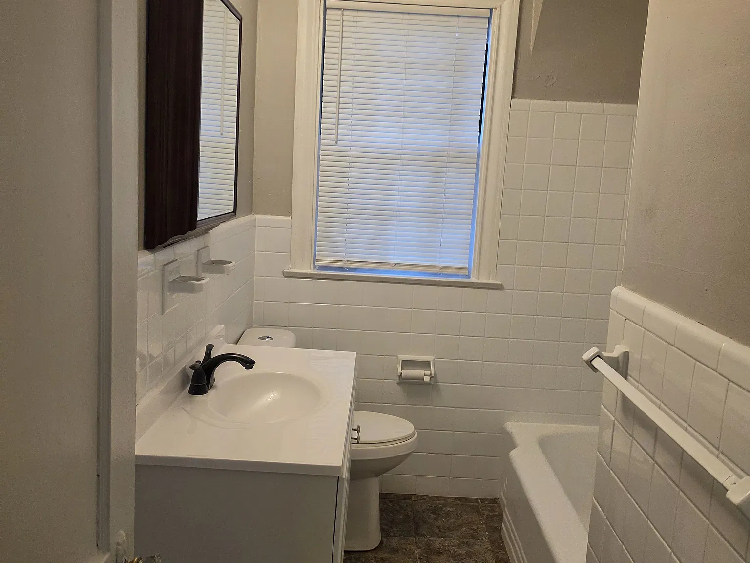2 bed, 902 sqft, $1,000 — Photo 4