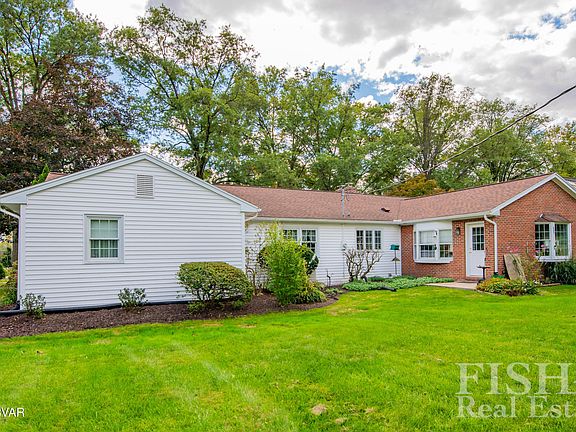 4th image of 1545 Grampian Blvd