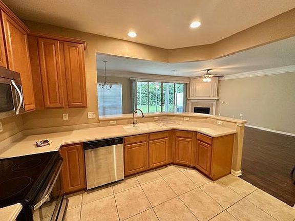 5th image of 11149 Castlemain Cir S