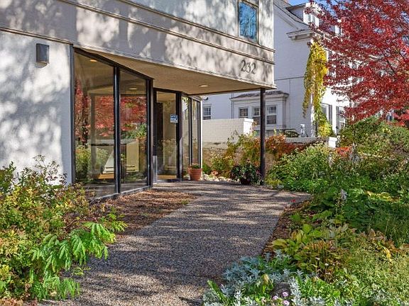 4th image of 232 Franklin Ave W #307