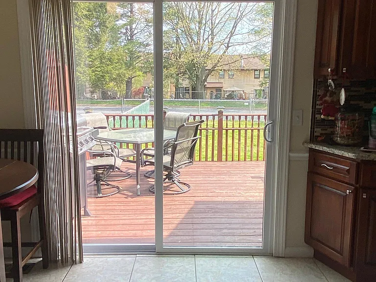1009 Princeton Pl — Photo 9