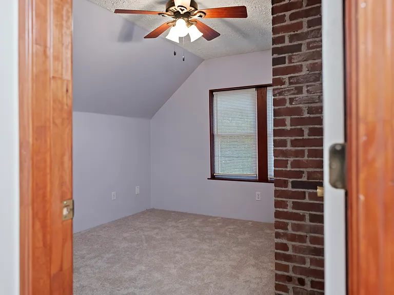 1096 Scruggs Cir — Photo 16