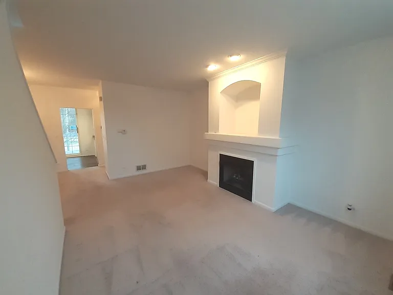11 E Illinois Ave — Photo 6