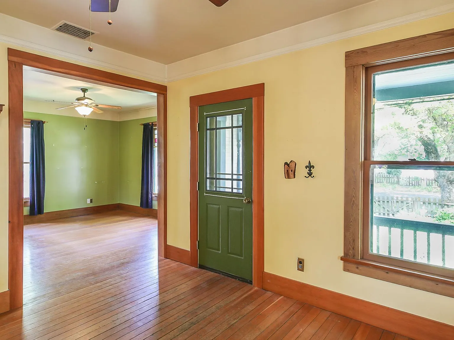 3 bed, 2160 sqft, $2,150 — Photo 4