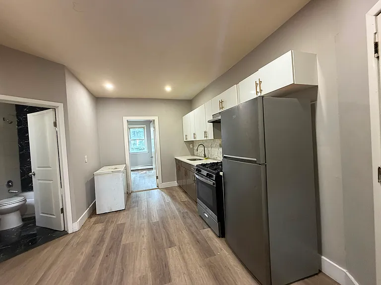 26 Andrew St #17E — Photo 7