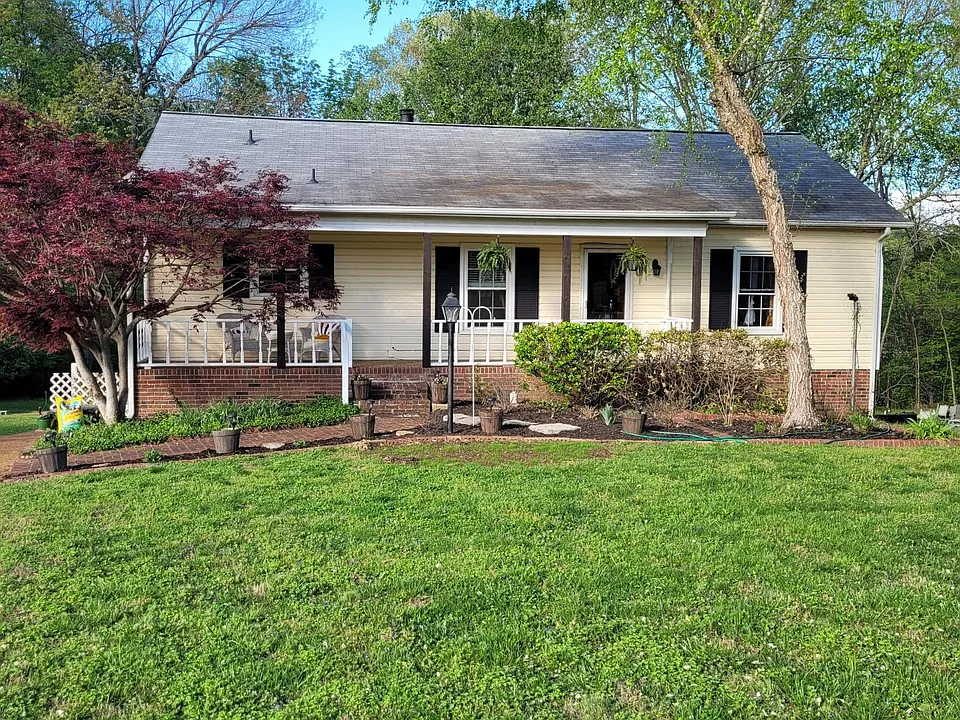 724 Sandburg Pl