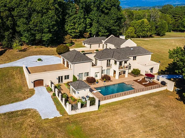 1209 Sycamore Creek Dr, Goode, VA 24556