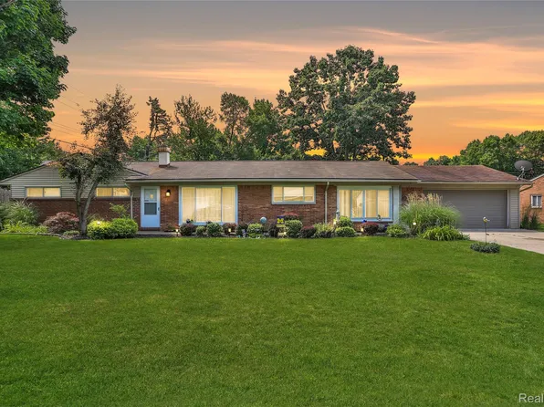 1766 Ashstan Dr, Walled Lake, MI 48390
