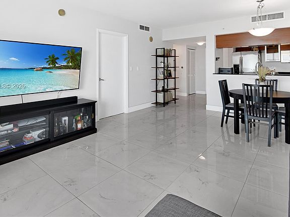 5th image of 1800 N Bayshore Dr APT 4106