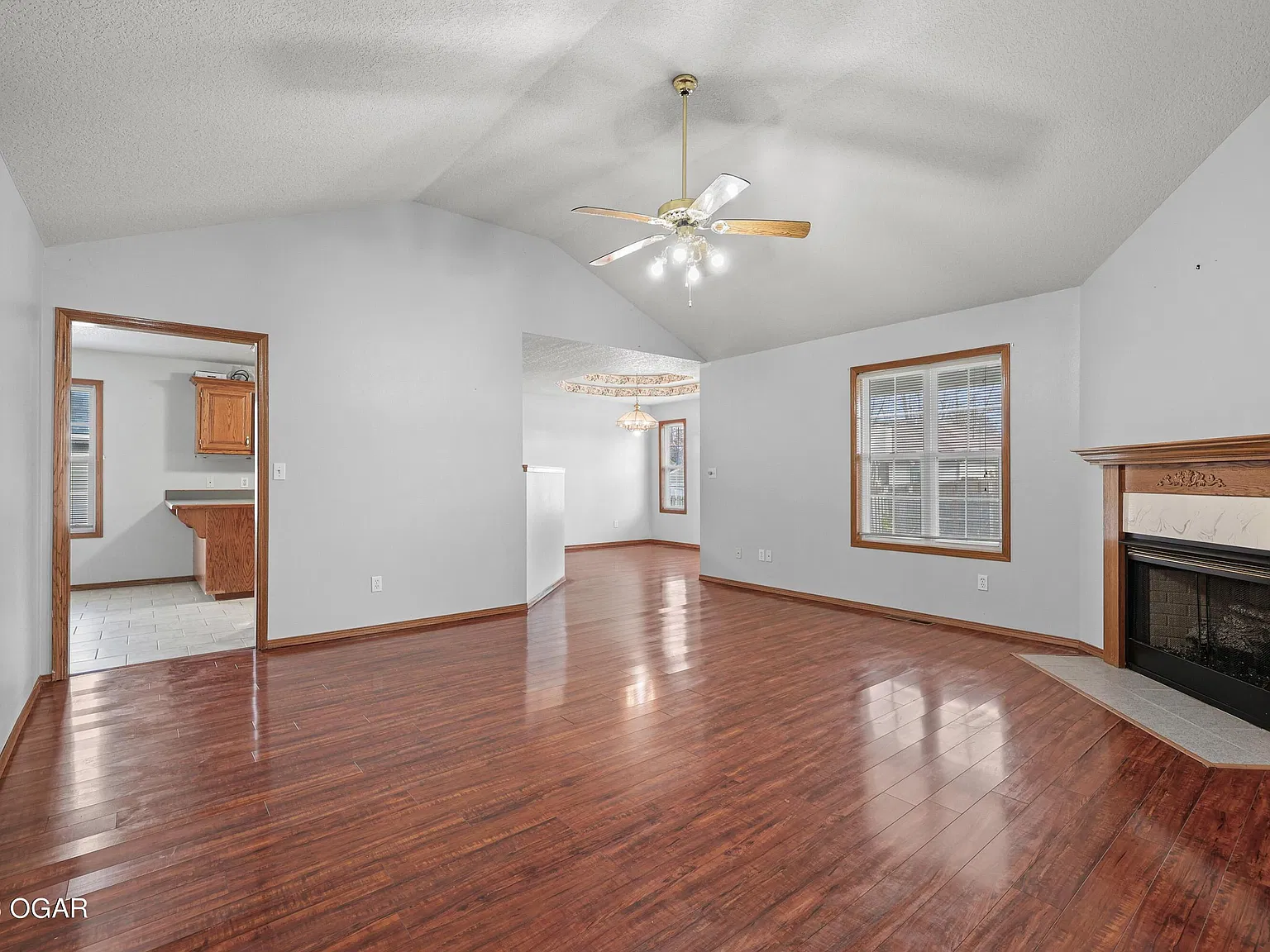 3 bed, 2.0 bath, 1725 sqft, $1,550 — Photo 2