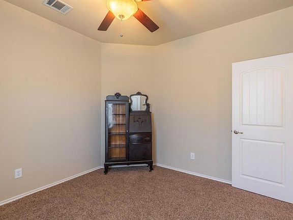 3rd image of 1013 Colony Dr