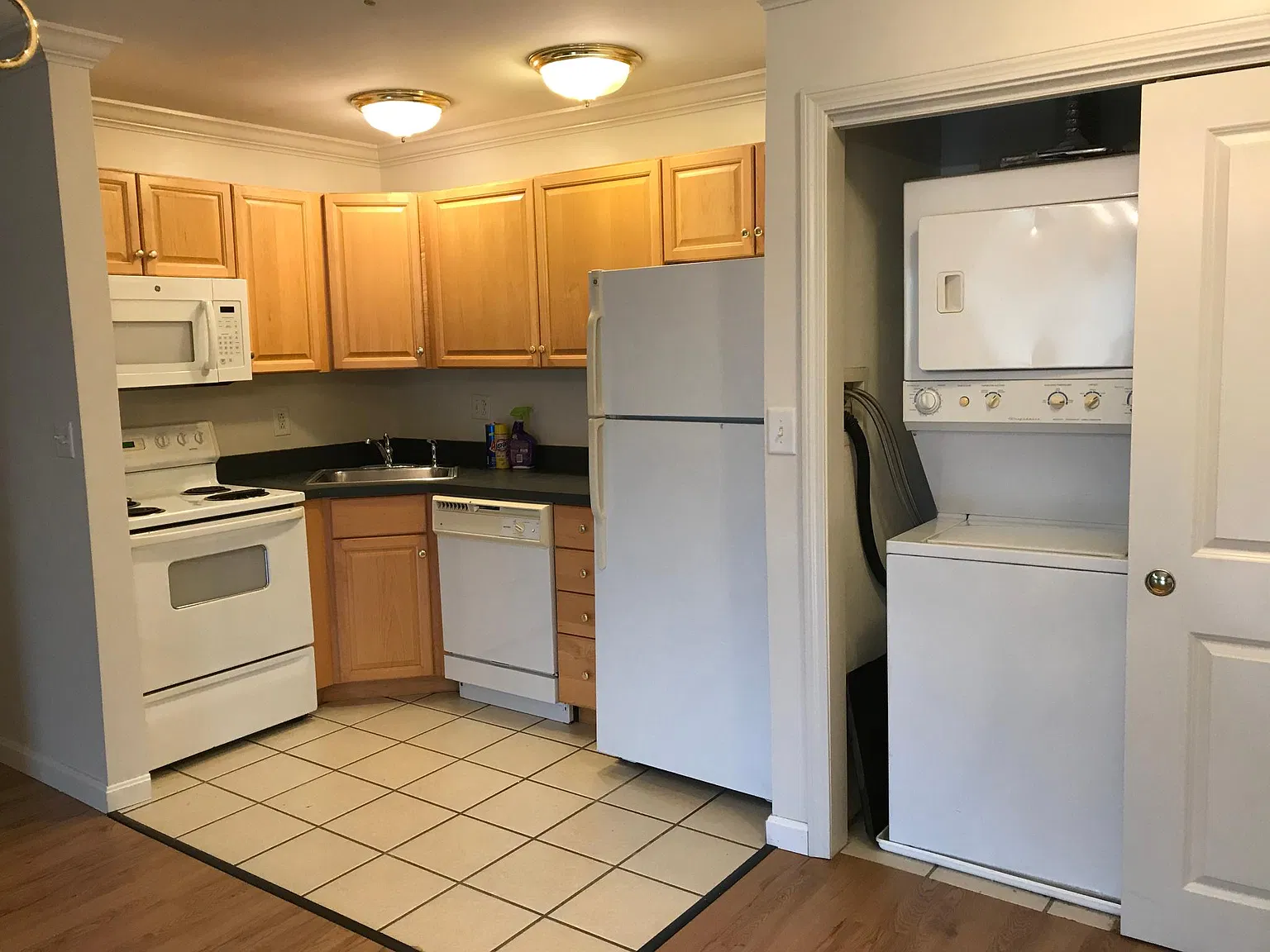 2 bed, 1000 sqft, $2,400 — Photo 3