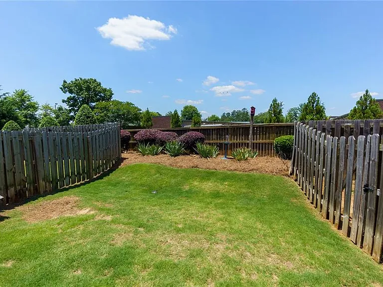 723 Woodstock Grove Dr — Photo 28