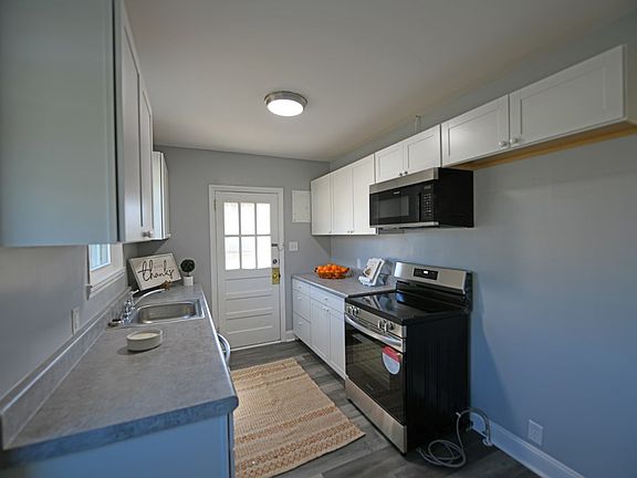 5th image of 201 Bowles Ave