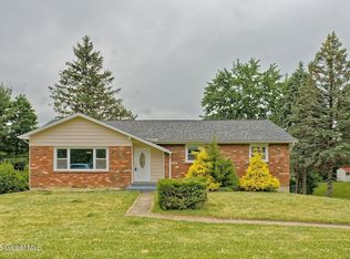 35 Zelenke Dr, Wynantskill, NY 12198
