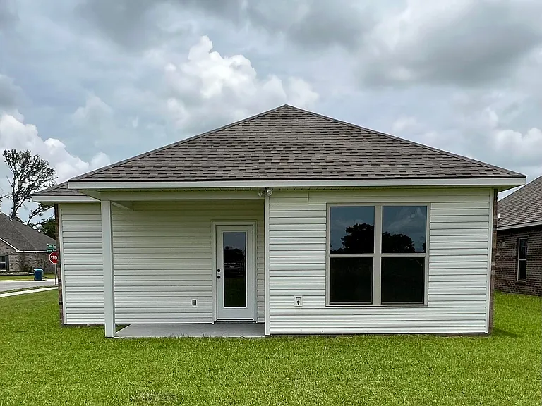 307 Grassy Meadows Ln — Photo 2