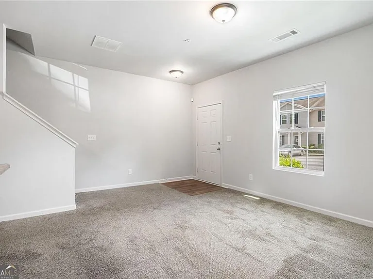 4043 Avalon Rd SW — Photo 2