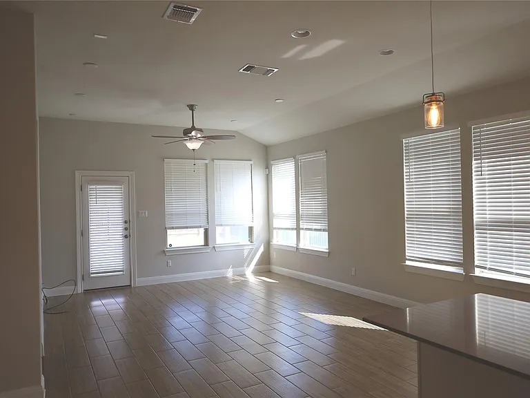 169 Isabella Way — Photo 4