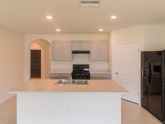 4th image of 462 Saint Georges Cir