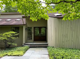 4 Valley View Dr, Stamford, CT 06903