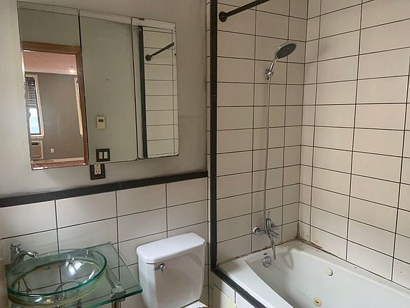 4th image of 108 Waldo Ave APT 4D