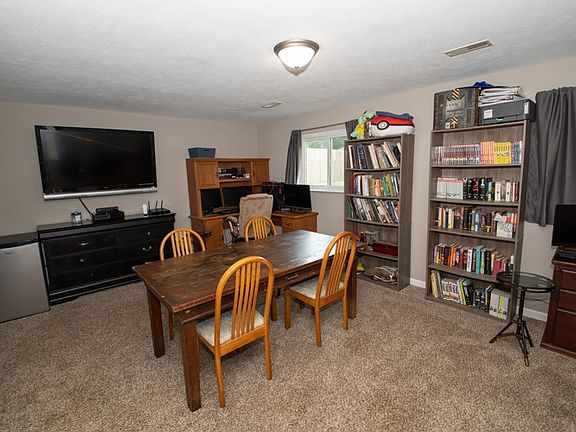 3rd image of 1831 Woodland Dr