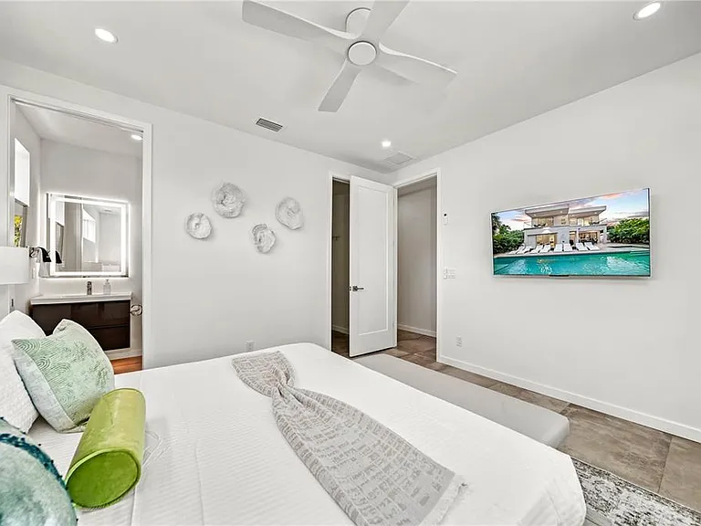 2327 Hillview St — Photo 44