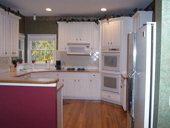 gourmet kitchen