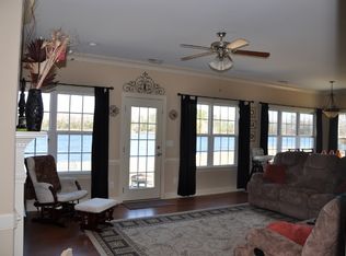 201 Antioch Lakes Rd, New Bern, NC 28560