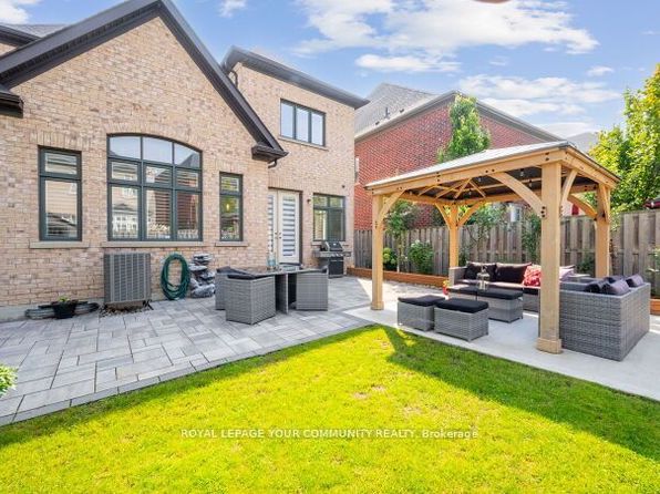 14 Robert Berry Cres, King, ON L7B 0M4