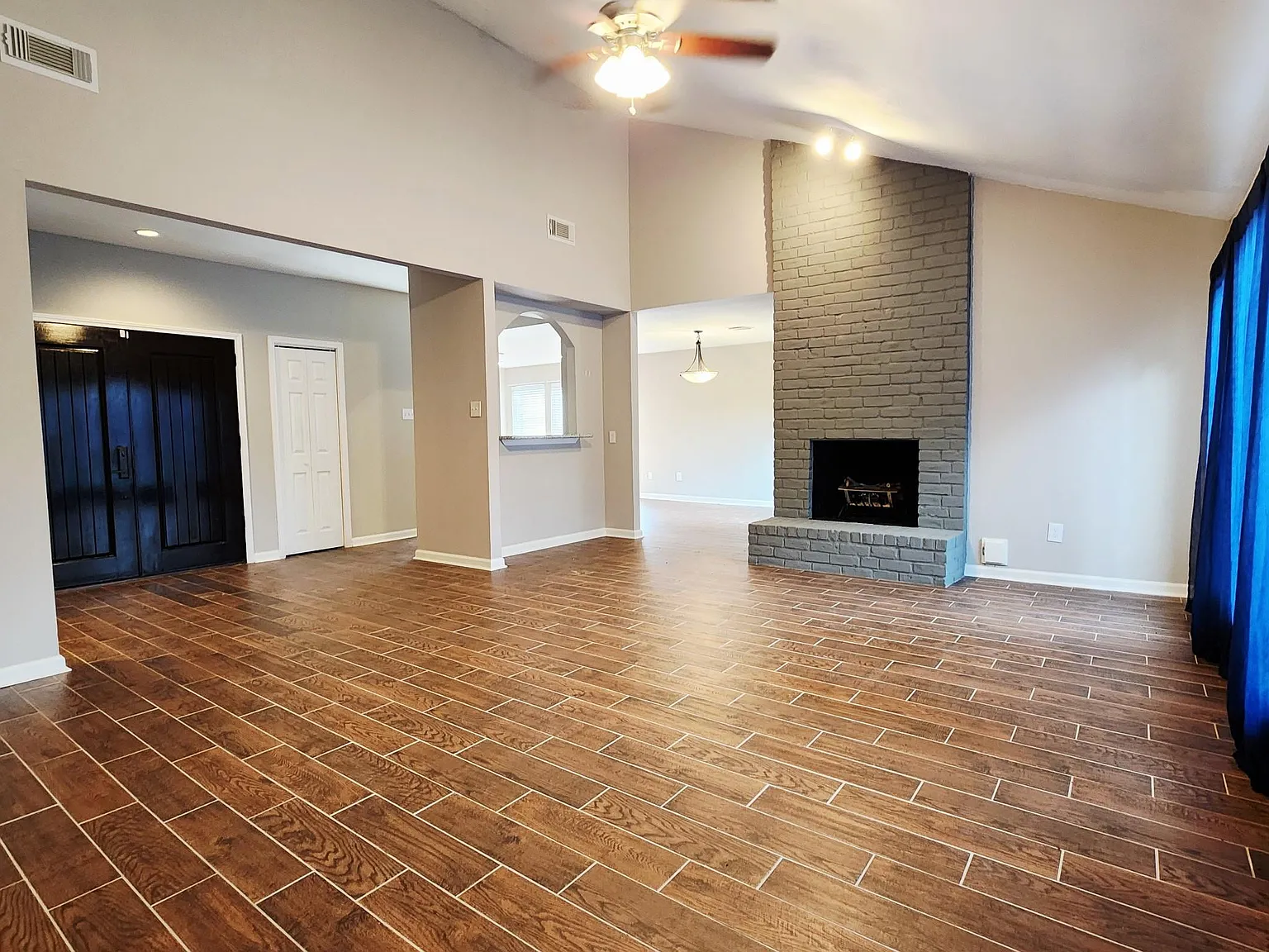 3 bed, 2.0 bath, 1845 sqft, $2,000 — Photo 3