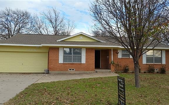 3rd image of 1304 Edgefield Dr