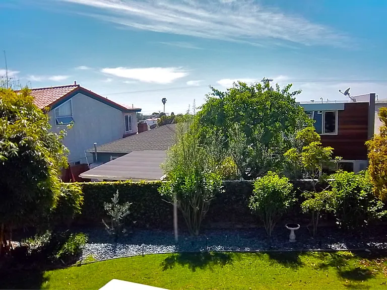 1527 Golden Ave — Photo 17