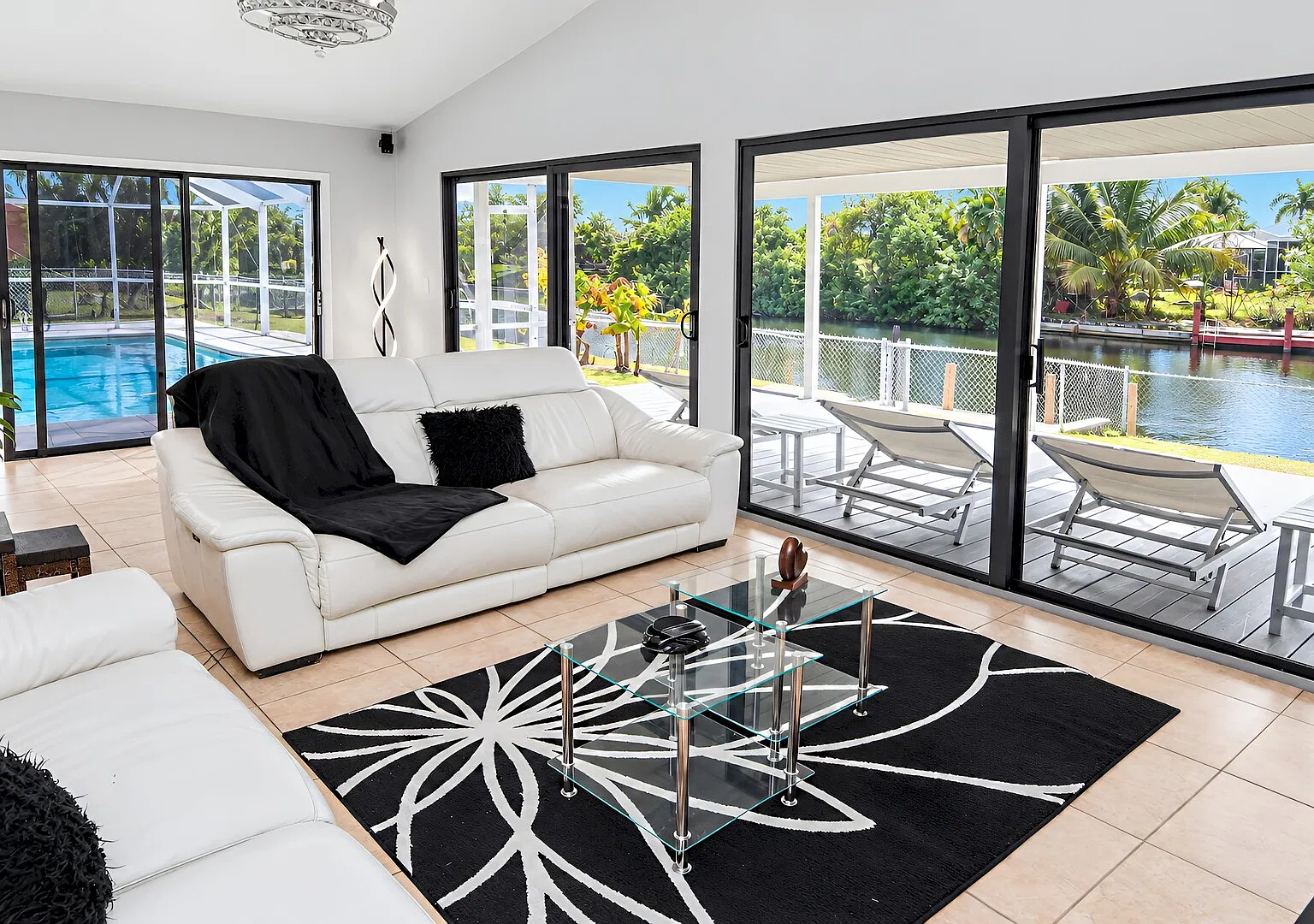 Talita | Canal Home, Heated Pool & fanced Yard — Photo 4