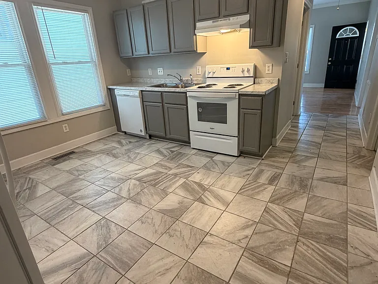 326 Gray Ave — Photo 6