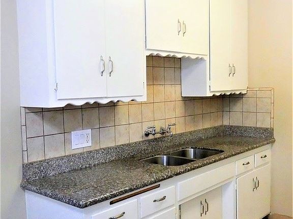 2nd image of 400 W 20th St APT 04
