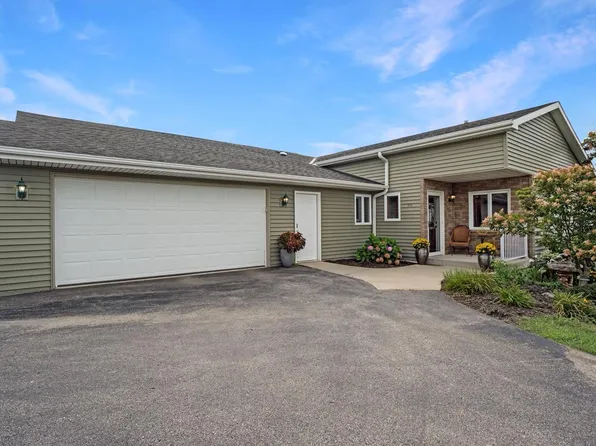 215 Watertower CIRCLE, Iron Ridge, WI 53035