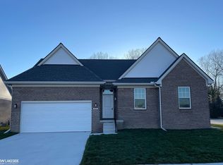 29392 Bayside Cir S, Chesterfield, MI 48047