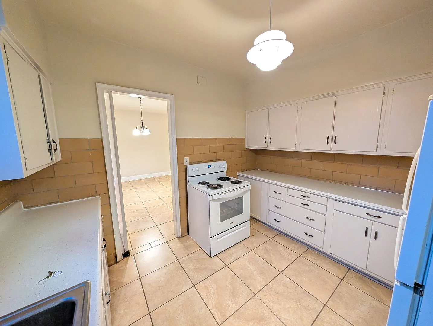 LAGARDE APARTMENTS — Photo 4
