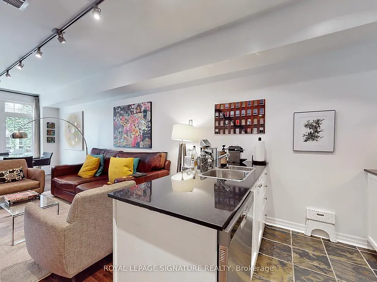 6 Wellesley Pl #42 — Photo 5