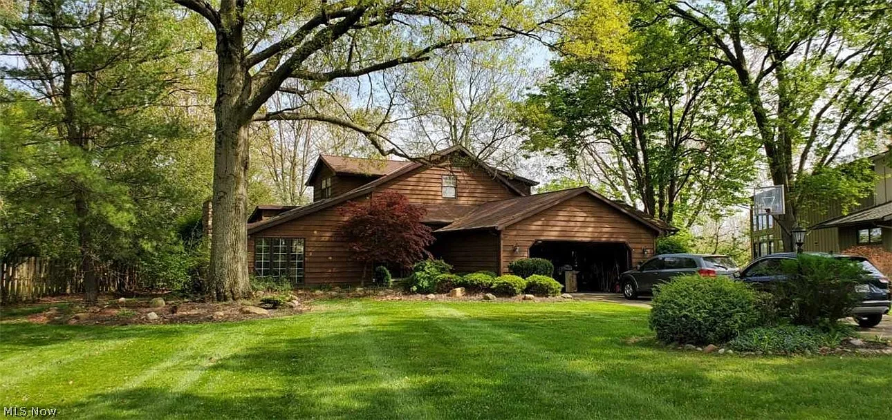 112 Windbrook Dr photo 1