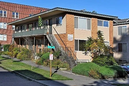 Exterior Photo 2