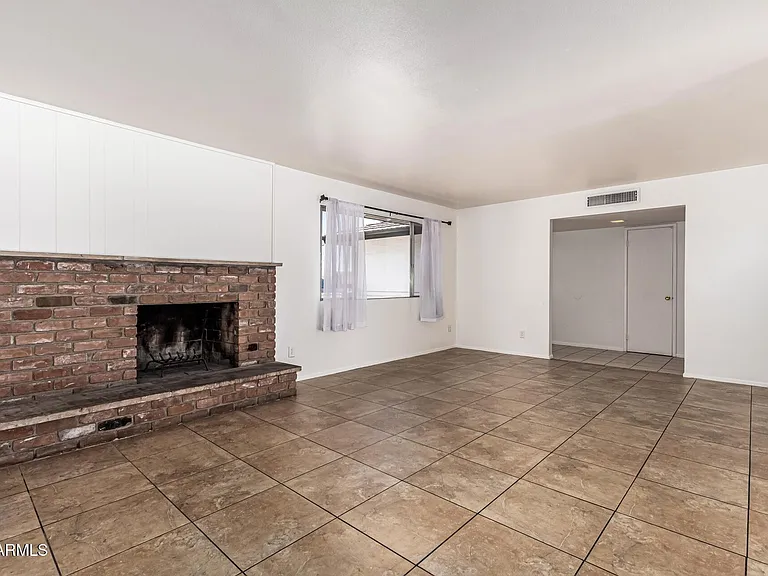1213 E Riviera Dr — Photo 9
