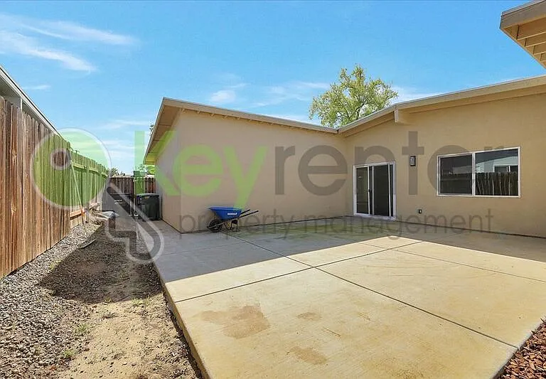 8133 Molokai Way — Photo 32